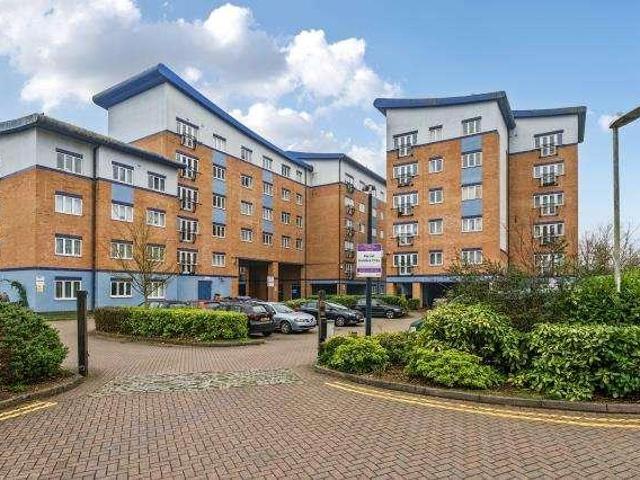 Flat for sale in Newtown, Reading