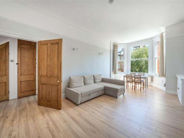 Flat for sale in Maida Vale, Greater London