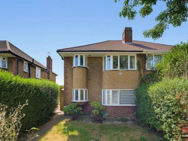 Flat for sale in London Borough of Hounslow, Greater London