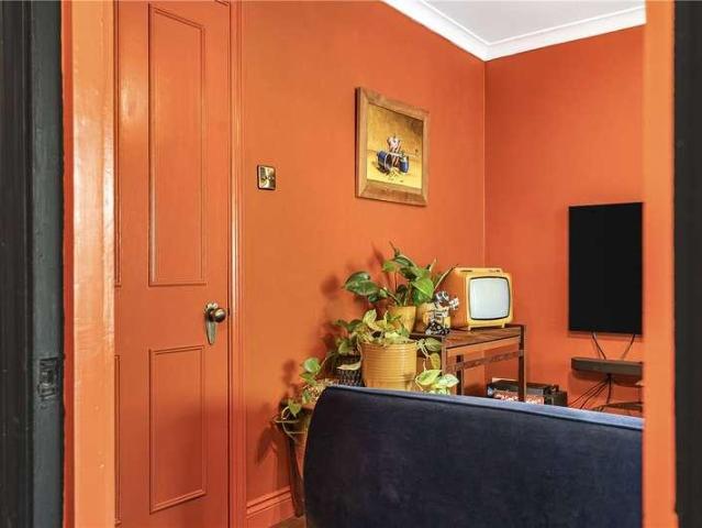 Flat for sale in Finsbury Park, Greater London