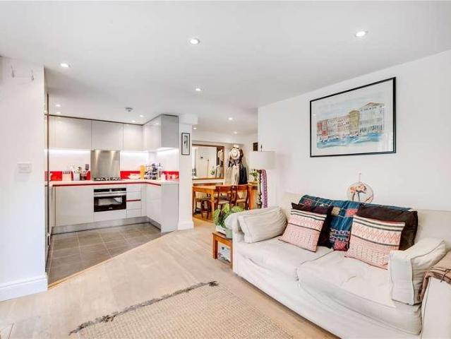 Flat for sale in Fulham, Greater London