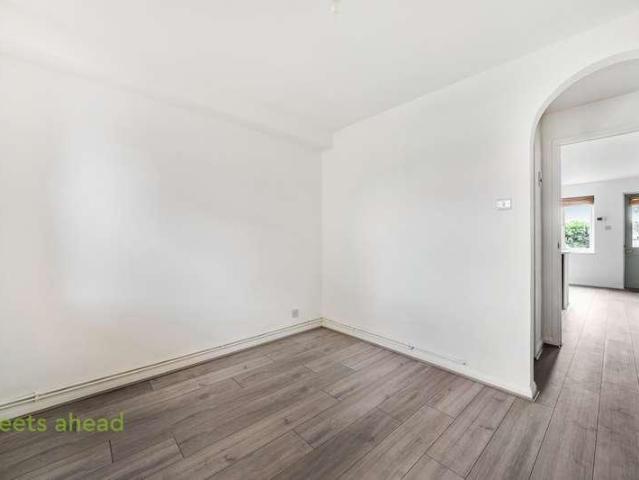 Flat for sale in Crystal Palace, Greater London