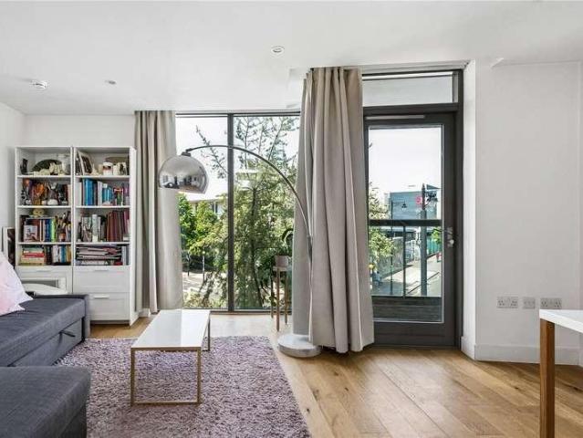Flat for sale in Angel, Greater London