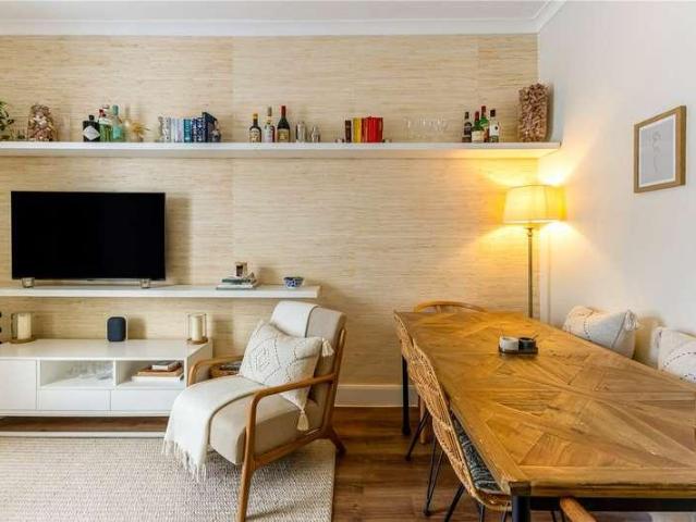 Flat for sale in Clapham, Greater London