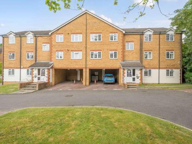 Flat for sale in Beckenham, New Beckenham