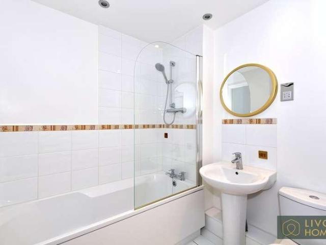 Flat for sale in Bromley-by-Bow, Poplar Grove