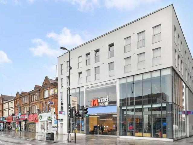 Flat for sale in Hornsey, Greater London