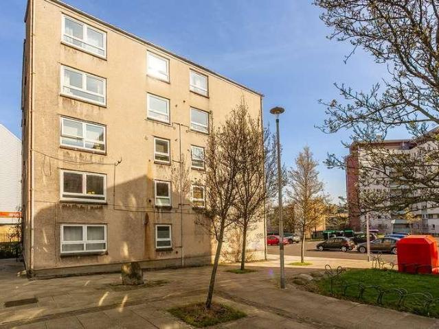 Flat for sale in Southside, Scotland