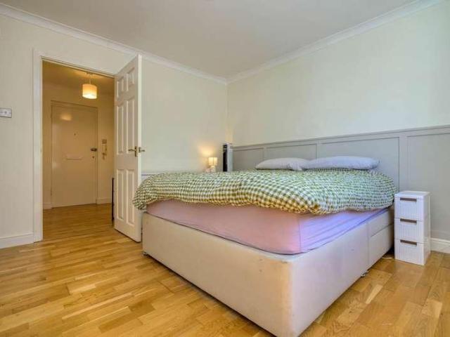 Flat for sale in Reading West, Reading