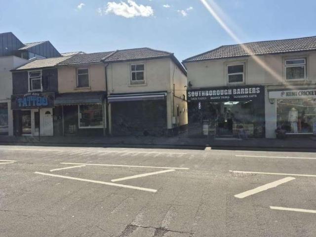 Flat for sale in Southborough, Sandown Park
