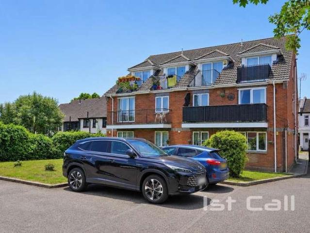 Flat for sale in Alton Barnes, Essex
