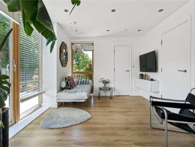 Flat for sale in Clapton, Lower Clapton