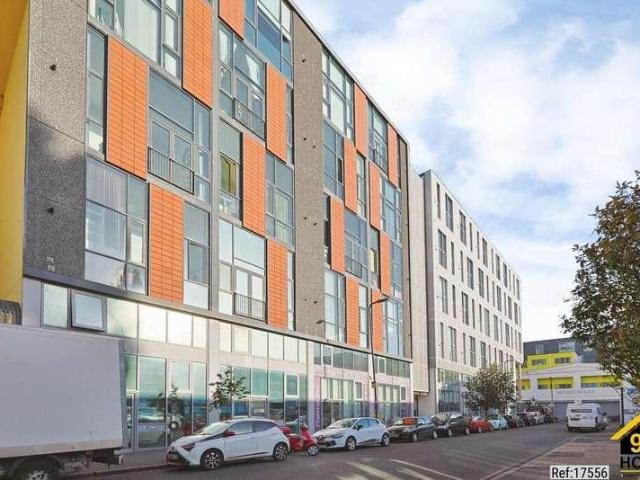 Flat for sale in London Borough of Ealing, Greater London