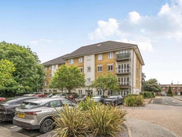 Flat for sale in Parkwest Apartments, Greater London