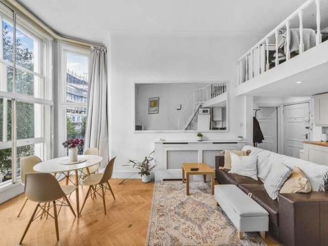 Flat for sale in Earl's Court, Greater London