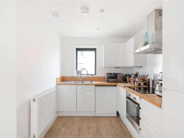 Flat for sale in Myatt's Fields, Greater London