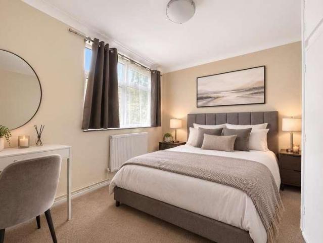 Flat for sale in West Finchley, Greater London
