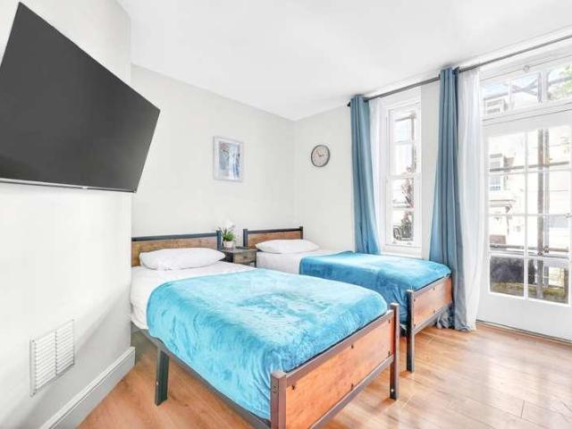 Flat for sale in Dartmouth Park, Greater London