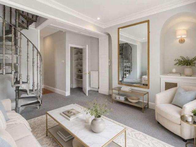 Flat for sale in The Slade, Oxfordshire