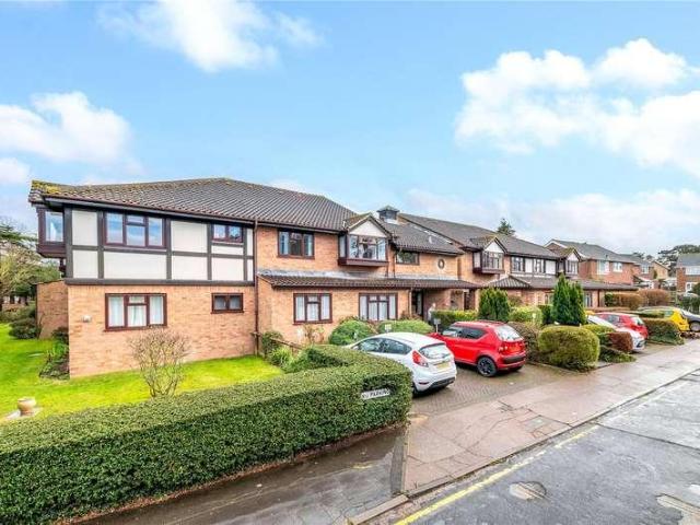 Flat for sale in Bromley, Hayes