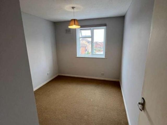 Flat for sale in Broadfields, Greater London
