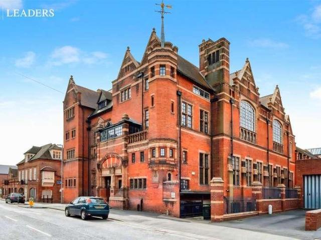 Flat for sale in Barbourne, Worcestershire