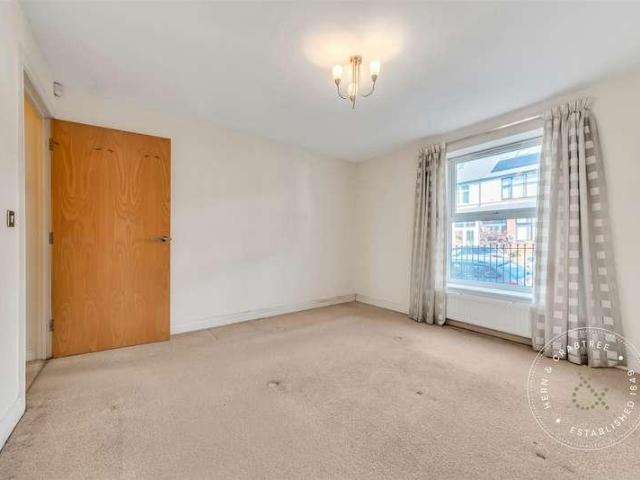 Flat for sale in Canton, Cardiff