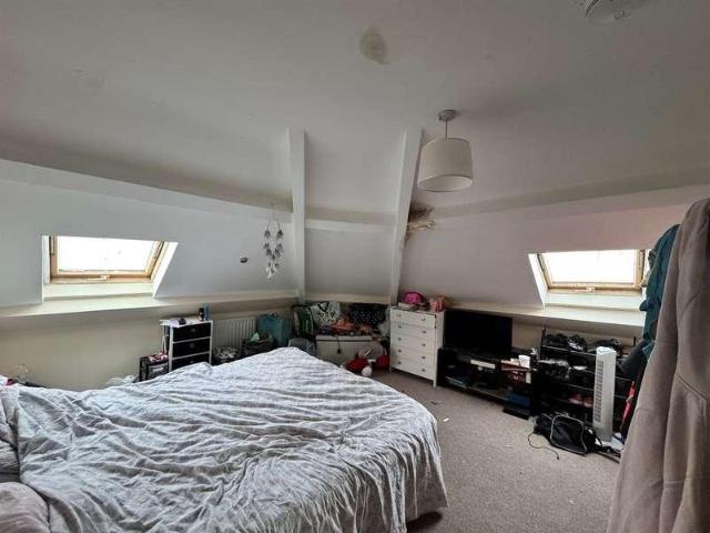Flat for sale in Porth, Wales