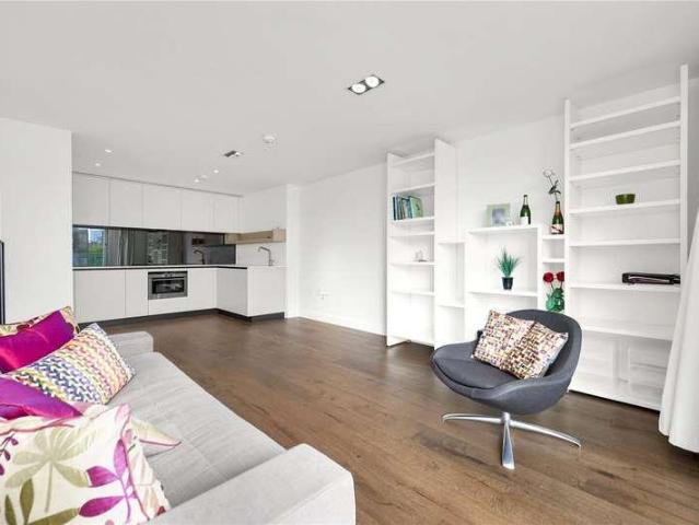Flat for sale in Hoxton, Greater London