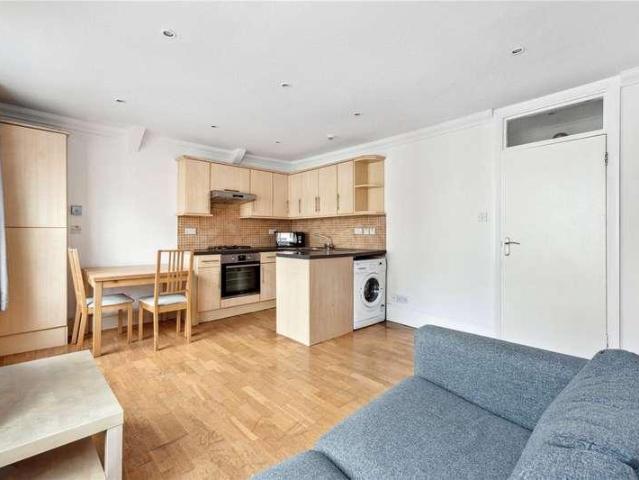 Flat for sale in Holloway, Greater London