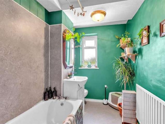 Flat for sale in North Horsham, Horsham