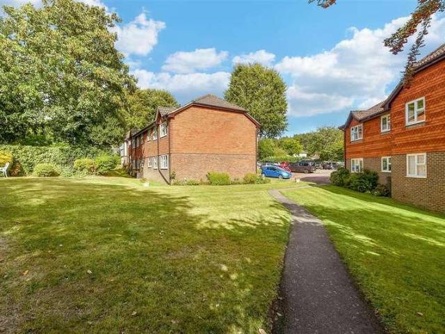 Flat for sale in Uckfield, Cross In Hand