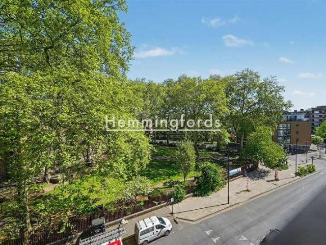 Flat for sale in Hoxton, Greater London