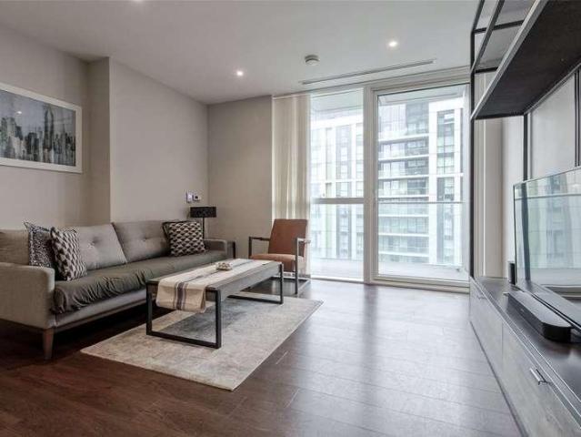 Flat for sale in Isle Of Dogs, Greater London