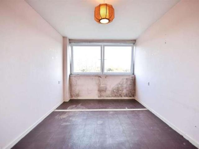 Flat for sale in London Borough of Hounslow, Greater London