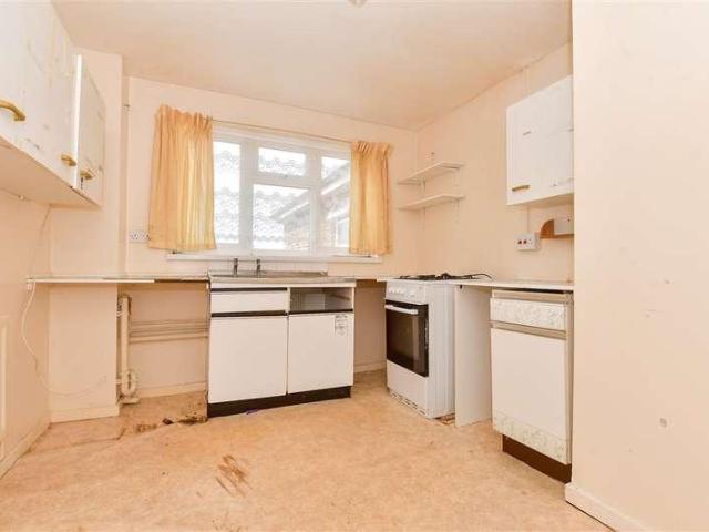 Flat for sale in Mill Hill, Ash