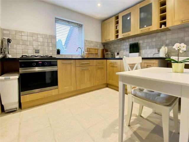 Flat for sale in Finchampstead
