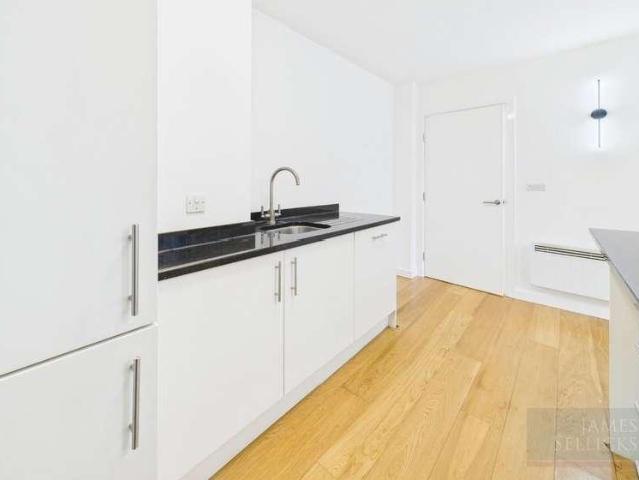 Flat for sale in St Matthew's, Old Wharf