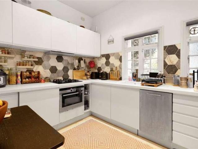 Flat for sale in East Dulwich, Greater London