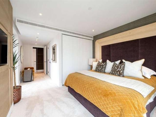 Flat for sale in London Borough of Hammersmith and Fulham, Greater London