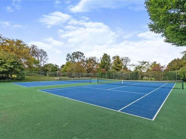 Flat for sale in Woking, Surrey