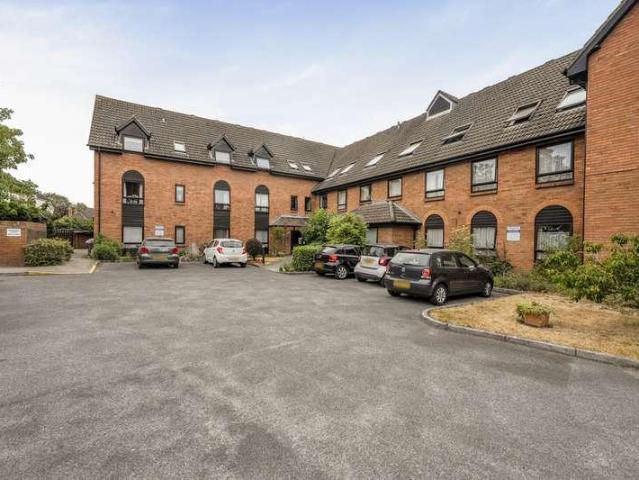 Flat for sale in Enborne, West Berkshire