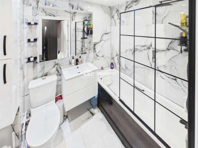 Flat for sale in Colindale, Greater London