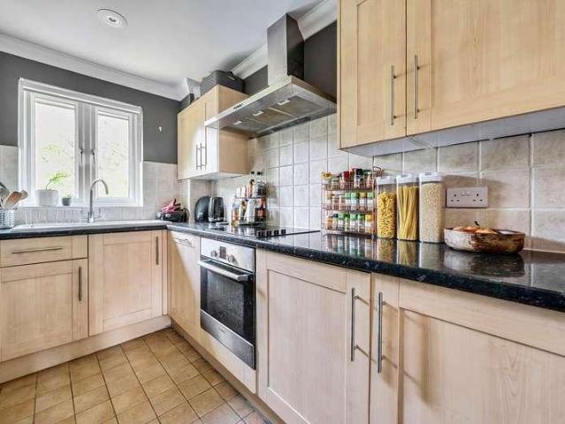 Flat for sale in Batchworth, Hertfordshire