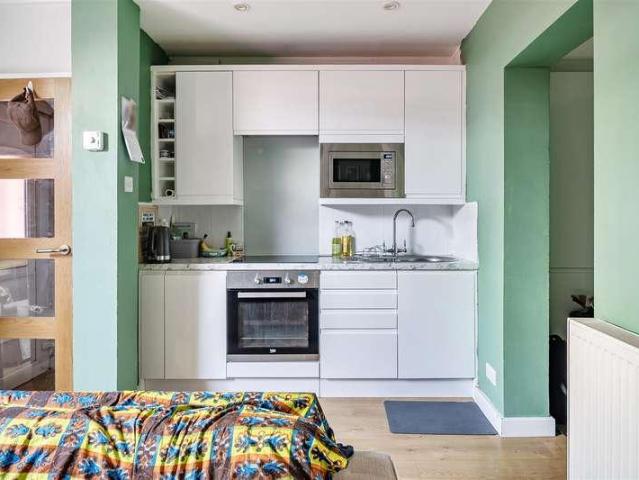 Flat for sale in Totterdown, Bristol