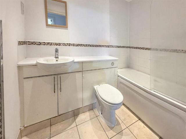 Flat for sale in Slough