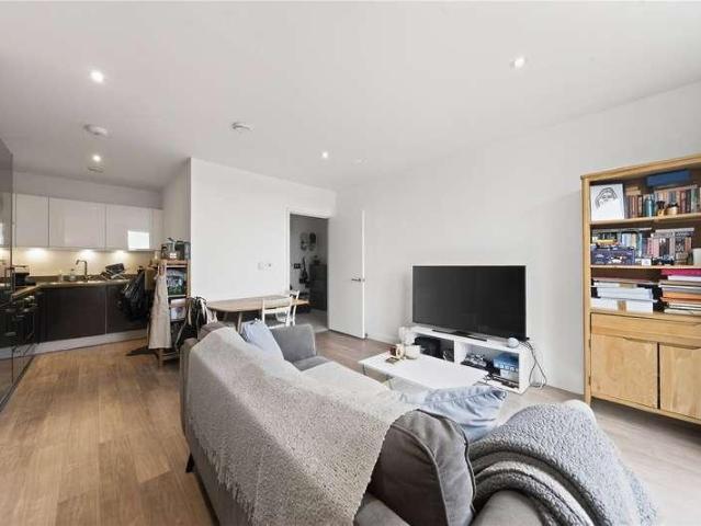 Flat for sale in Royal Borough of Greenwich, Greater London