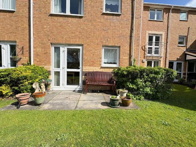 Flat for sale in Kennessee Green, Maghull