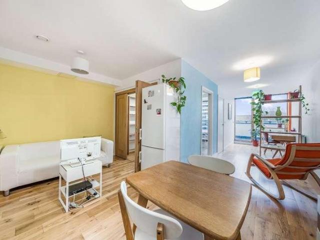 Flat for sale in London Borough of Lewisham, Deptford