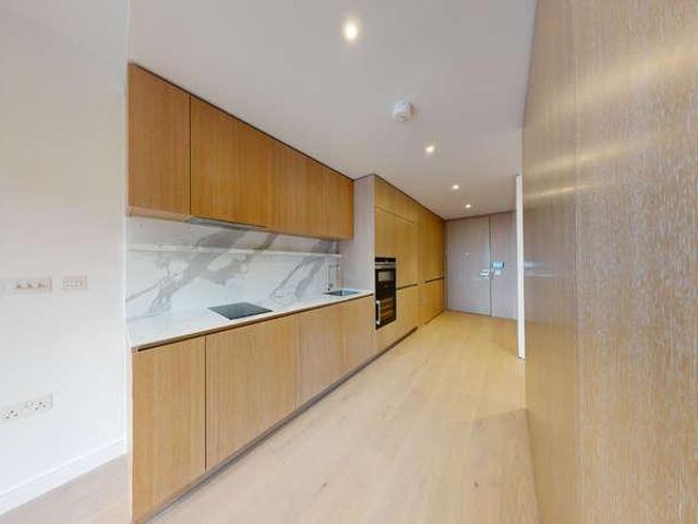 Flat for sale in Isle Of Dogs, Greater London